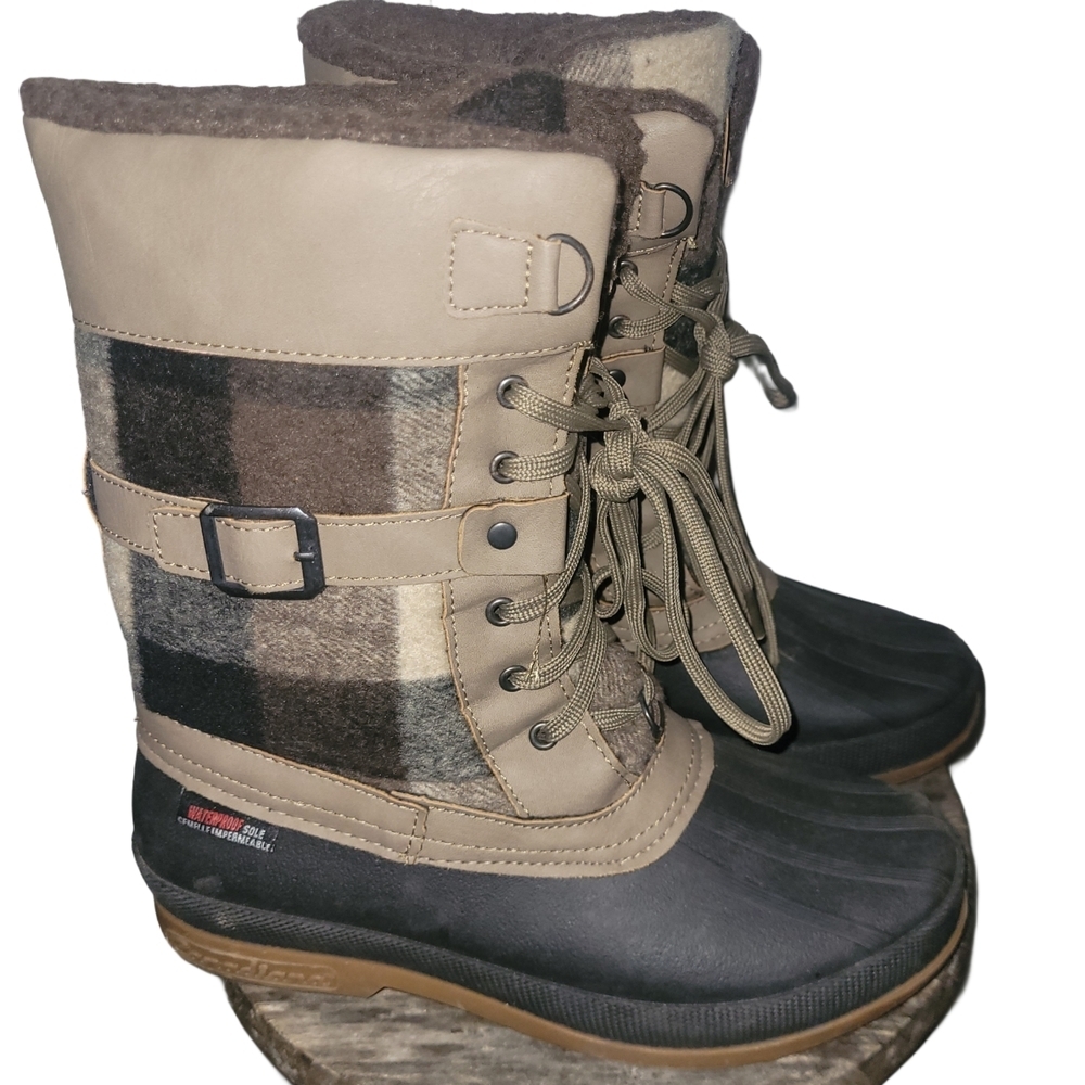 Canadiana Women's Tan and Brown Waterproof Sole Thinsulate Winter Boots Size 8